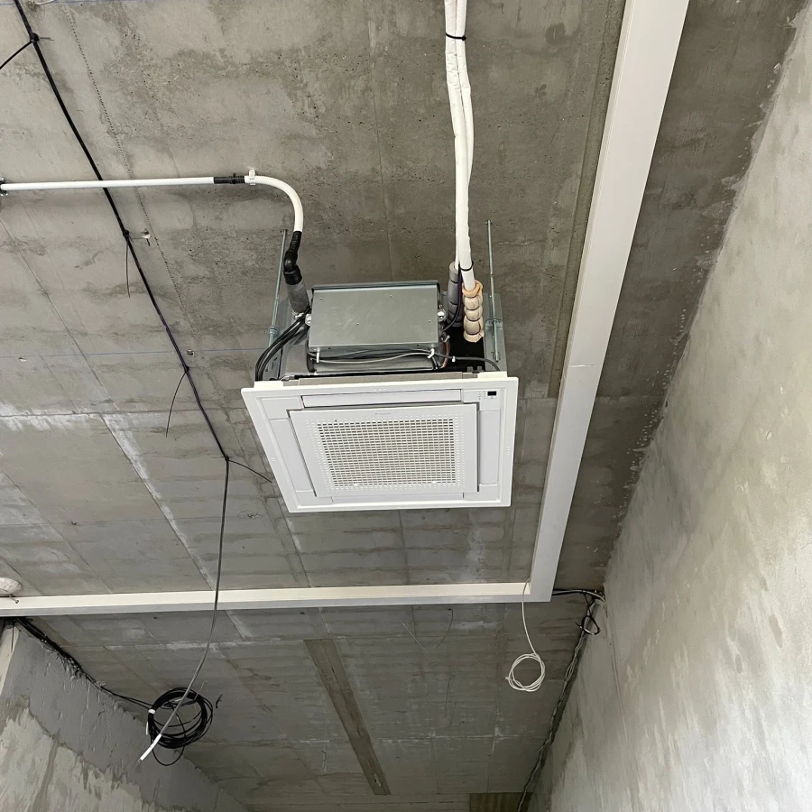 Montáž klimatizácie Daikin SkyAir FFA-A9 kancelárie Bratislava